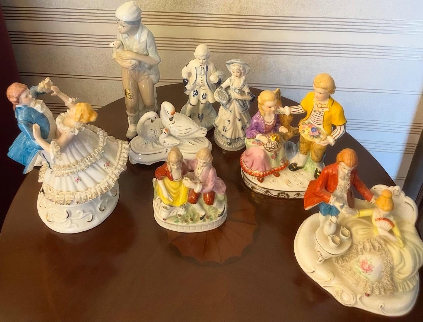 Vintage figurines set