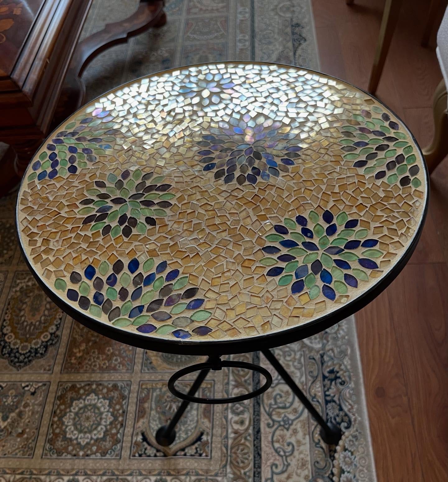 Glass mosaic folding table